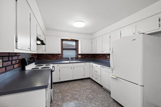 1146 HONEYSUCKLE LANE, Neenah, WI 54956