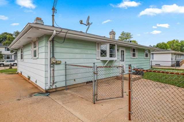 1146 HONEYSUCKLE LANE, Neenah, WI 54956