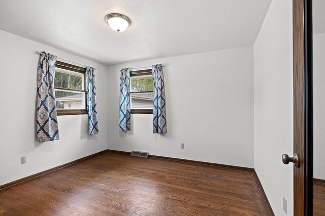 1146 HONEYSUCKLE LANE, Neenah, WI 54956