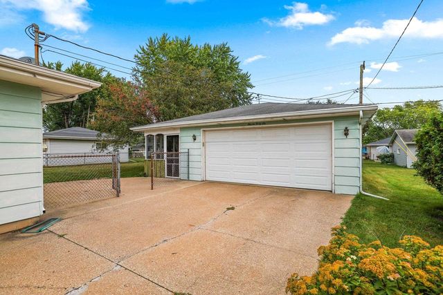 1146 HONEYSUCKLE LANE, Neenah, WI 54956