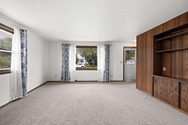 1146 HONEYSUCKLE LANE, Neenah, WI 54956