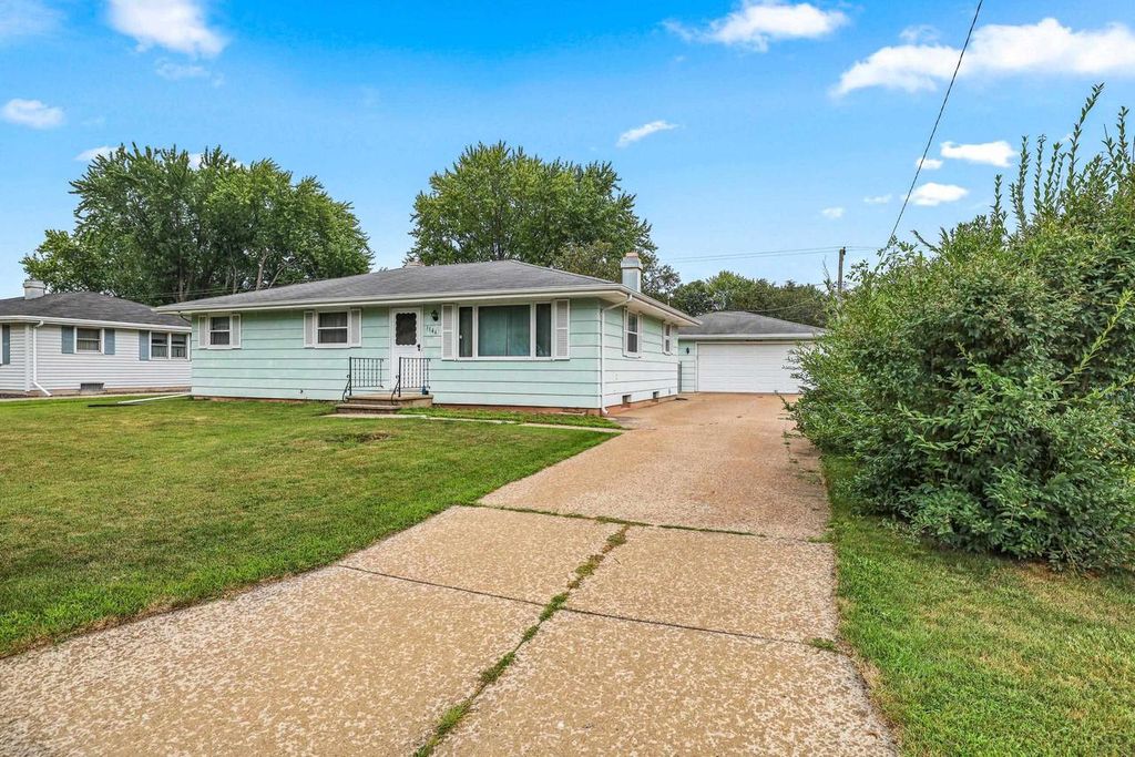 1146 HONEYSUCKLE LANE, Neenah, WI 54956