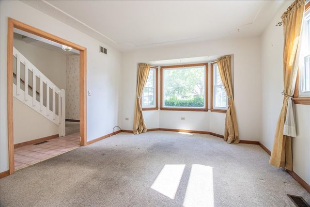 105 S Canyon Drive, Bolingbrook, IL 60490