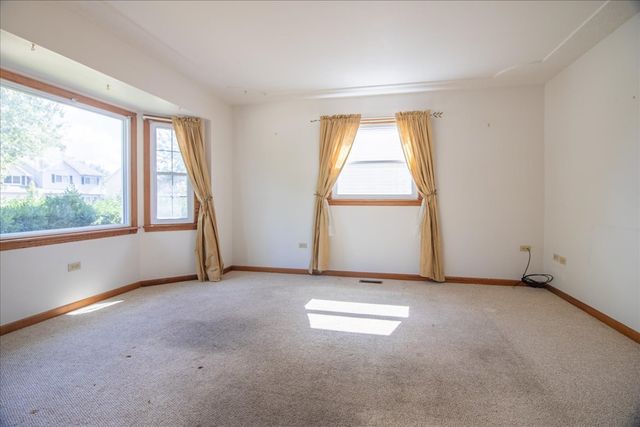 105 S Canyon Drive, Bolingbrook, IL 60490