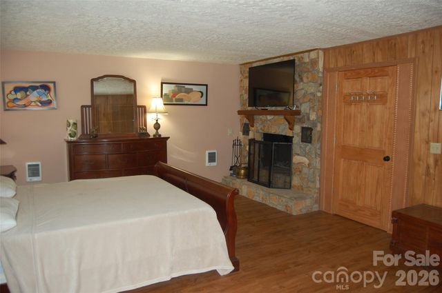 114 Lady Slipper Loop, Newland, NC 28657