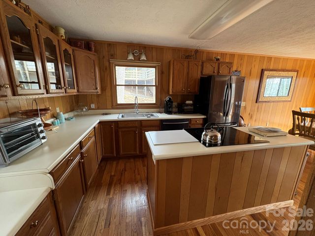114 Lady Slipper Loop, Newland, NC 28657