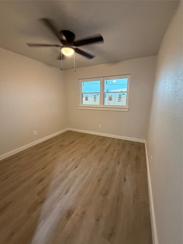 1919 E Crosby Road, Carrollton, TX 75006