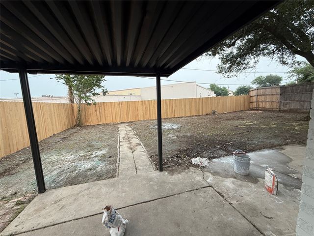 1919 E Crosby Road, Carrollton, TX 75006