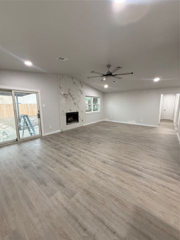 1919 E Crosby Road, Carrollton, TX 75006