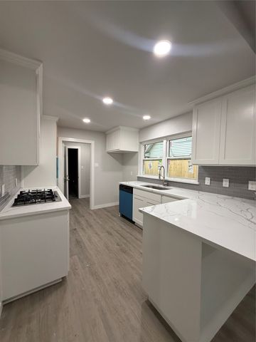 1919 E Crosby Road, Carrollton, TX 75006