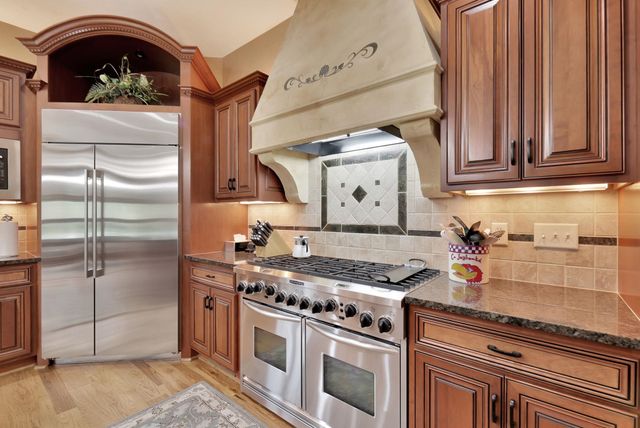 211 E Cedar Ridge Ct, Andover, KS 67002