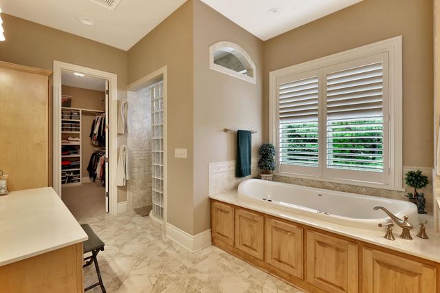 211 E Cedar Ridge Ct, Andover, KS 67002