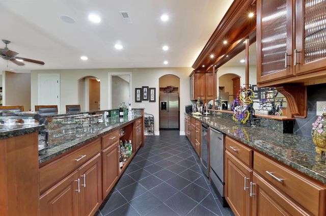 211 E Cedar Ridge Ct, Andover, KS 67002