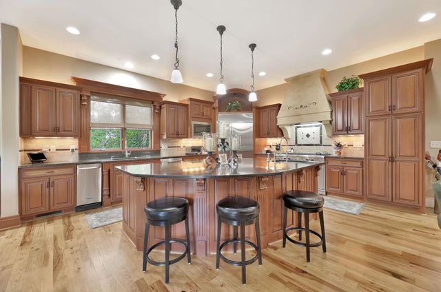 211 E Cedar Ridge Ct, Andover, KS 67002