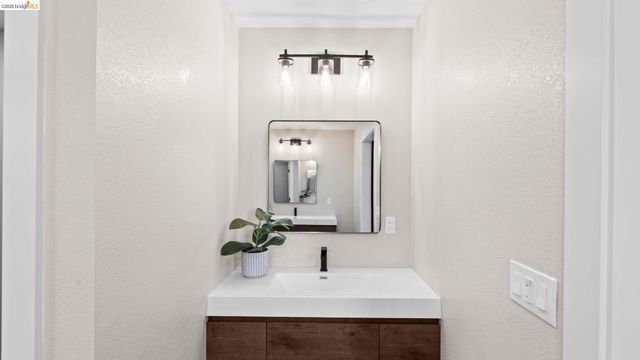 2831 Monroe St, Santa Clara, CA 95051