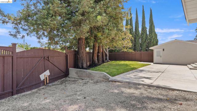 2831 Monroe St, Santa Clara, CA 95051