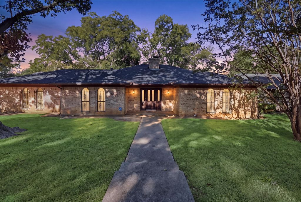 6437 Suncrest Court, North Richland Hills, TX 76180 — exterior