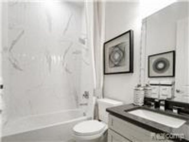 7639 Larchwood Drive, West Bloomfield, MI 48322