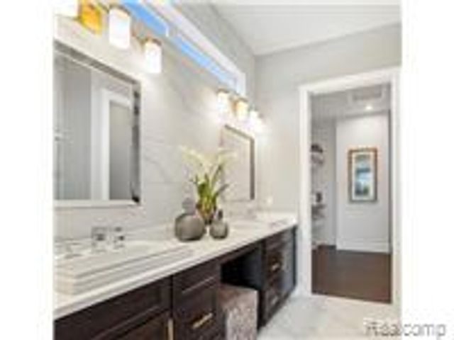 7639 Larchwood Drive, West Bloomfield, MI 48322