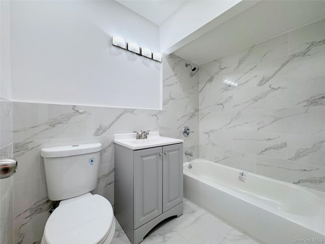 11701 14th Avenue 1F, College Point, NY 11356