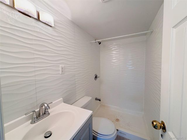 11701 14th Avenue 1F, College Point, NY 11356