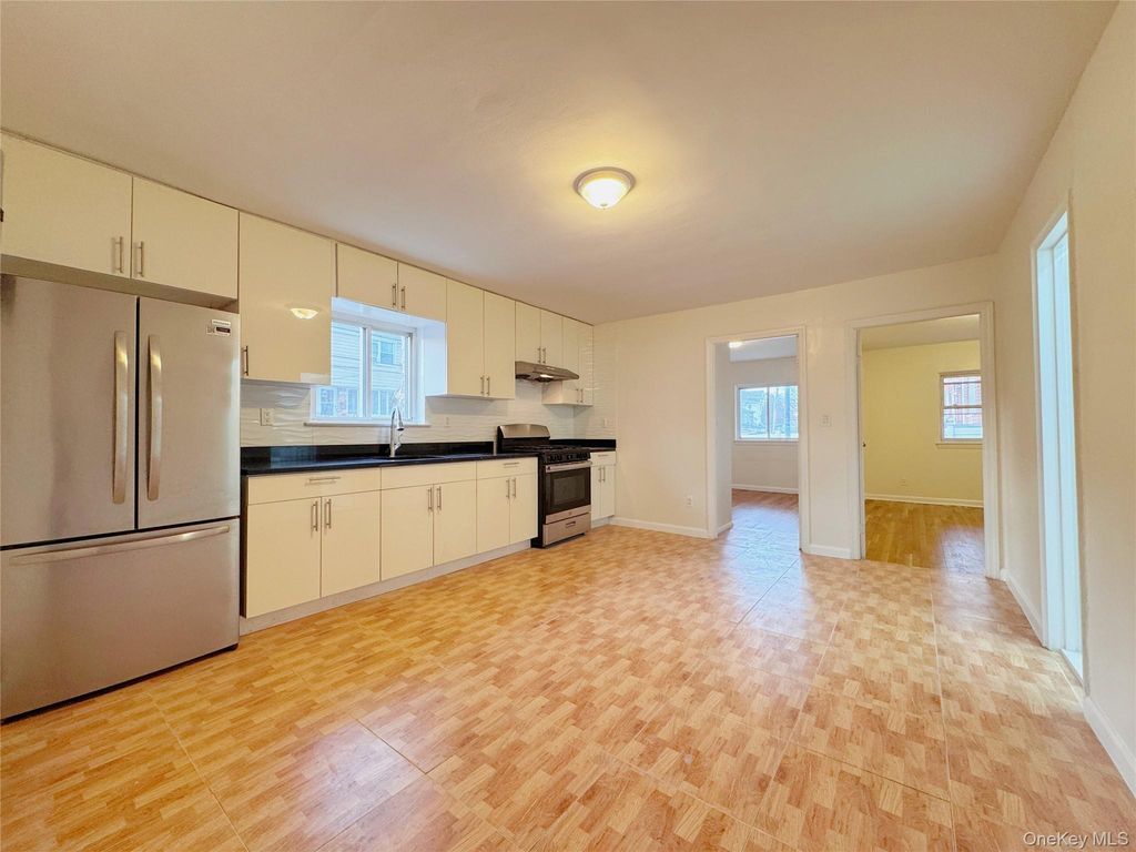 11701 14th Avenue 1F, College Point, NY 11356