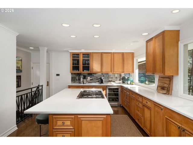 722 Sw WESTWOOD Dr, Portland, OR 97239