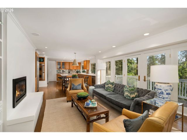 722 Sw WESTWOOD Dr, Portland, OR 97239