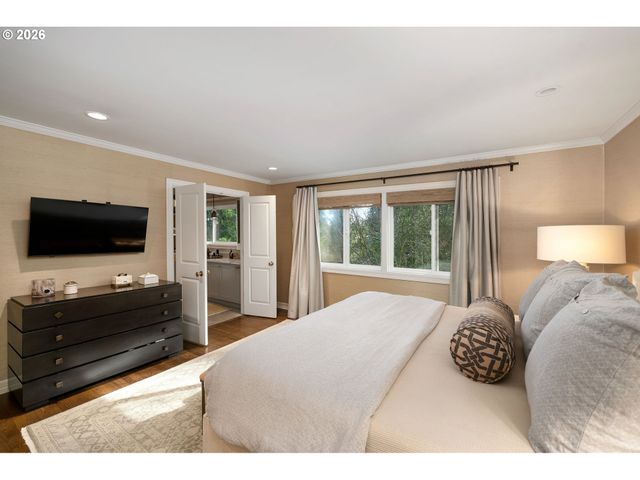 722 Sw WESTWOOD Dr, Portland, OR 97239