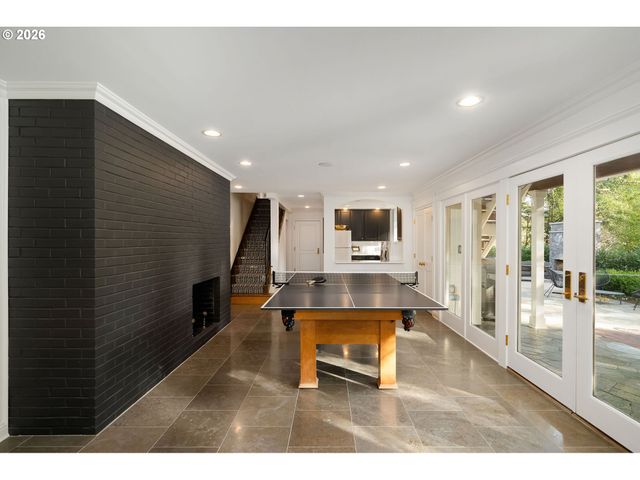 722 Sw WESTWOOD Dr, Portland, OR 97239