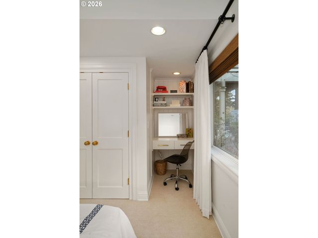 722 Sw WESTWOOD Dr, Portland, OR 97239