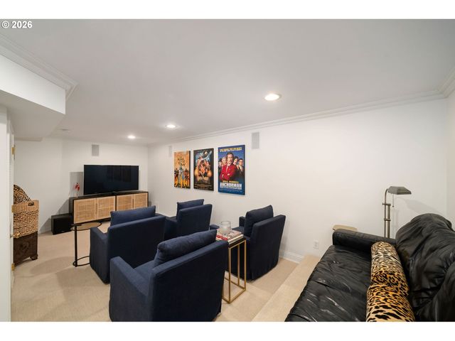 722 Sw WESTWOOD Dr, Portland, OR 97239