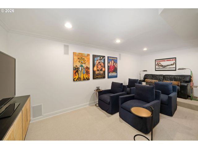 722 Sw WESTWOOD Dr, Portland, OR 97239