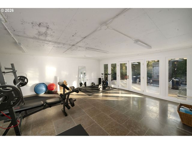 722 Sw WESTWOOD Dr, Portland, OR 97239