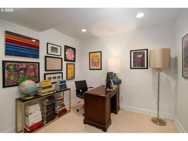 722 Sw WESTWOOD Dr, Portland, OR 97239