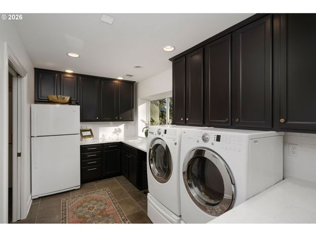 722 Sw WESTWOOD Dr, Portland, OR 97239