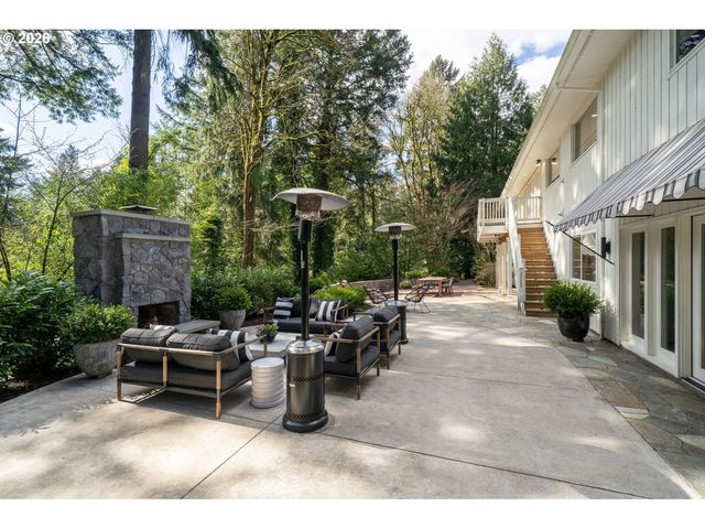 722 Sw WESTWOOD Dr, Portland, OR 97239