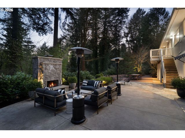 722 Sw WESTWOOD Dr, Portland, OR 97239