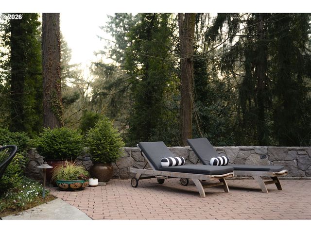 722 Sw WESTWOOD Dr, Portland, OR 97239