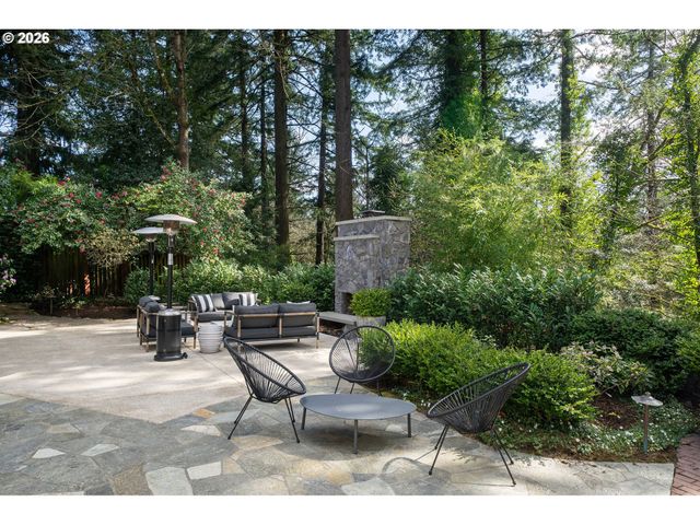 722 Sw WESTWOOD Dr, Portland, OR 97239