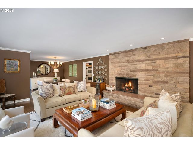 722 Sw WESTWOOD Dr, Portland, OR 97239