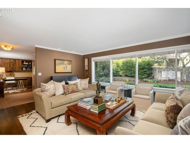 722 Sw WESTWOOD Dr, Portland, OR 97239