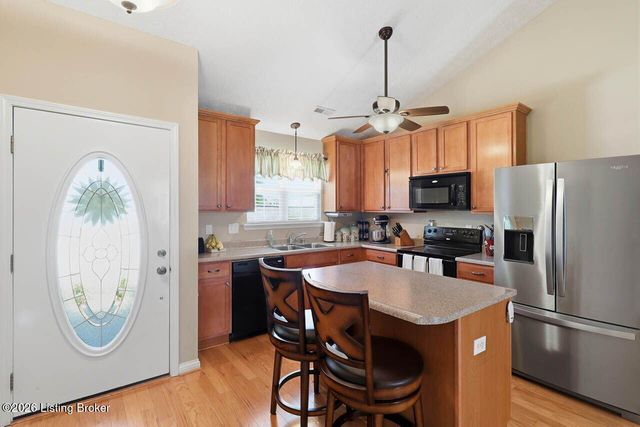 3213 Stony Farm Dr, Louisville, KY 40299