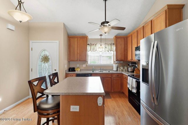 3213 Stony Farm Dr, Louisville, KY 40299