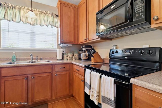 3213 Stony Farm Dr, Louisville, KY 40299