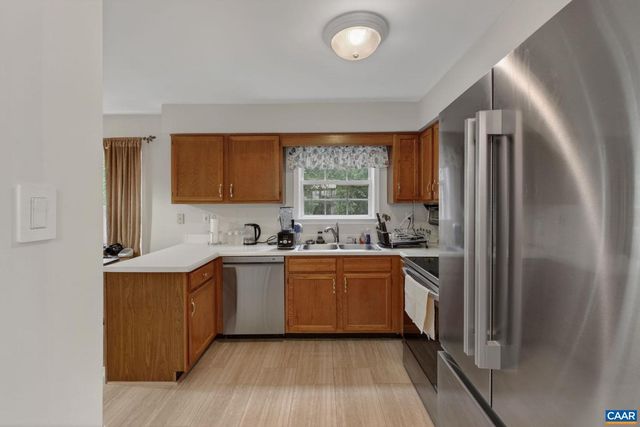 1092 WINTERGREEN LN, Charlottesville, VA 22903