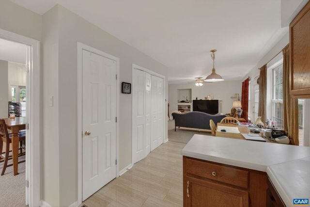 1092 WINTERGREEN LN, Charlottesville, VA 22903