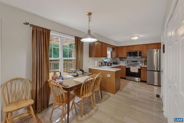 1092 WINTERGREEN LN, Charlottesville, VA 22903