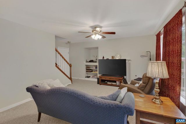 1092 WINTERGREEN LN, Charlottesville, VA 22903