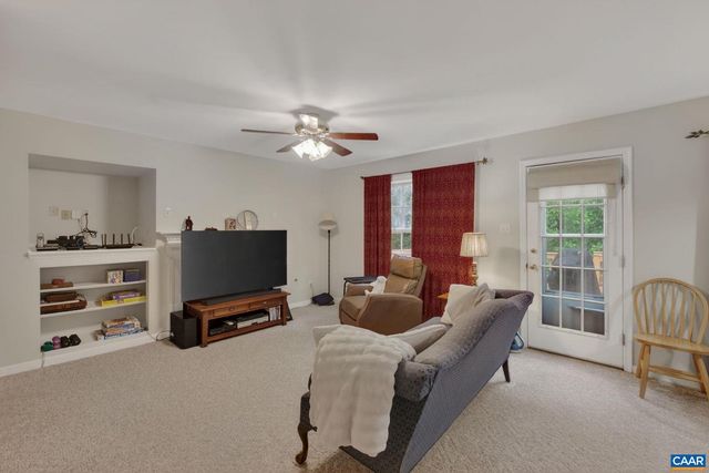 1092 WINTERGREEN LN, Charlottesville, VA 22903